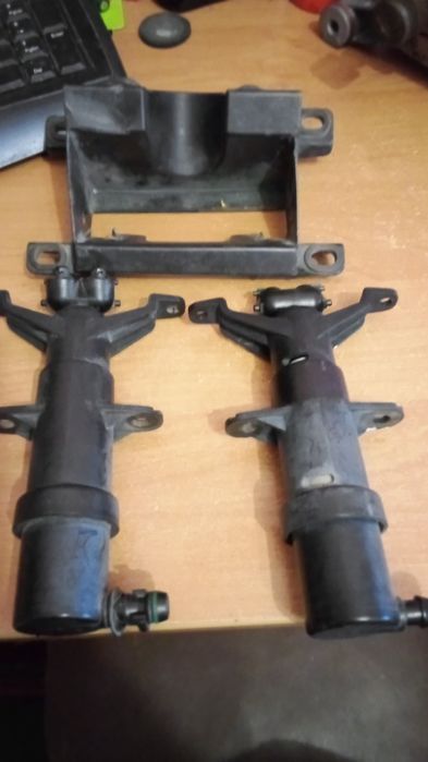 Продам форсунки  омивача фар Фольксваген туарег1