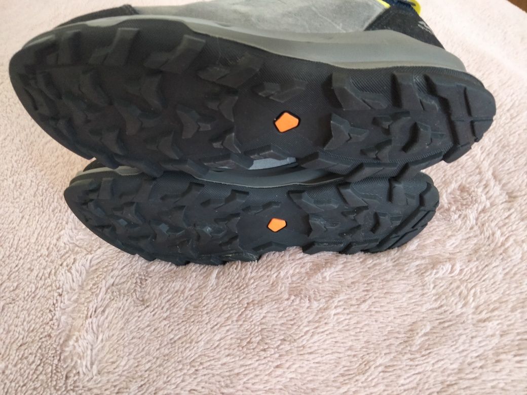 Trekkingowe Quechua MH500  membrana zamsz