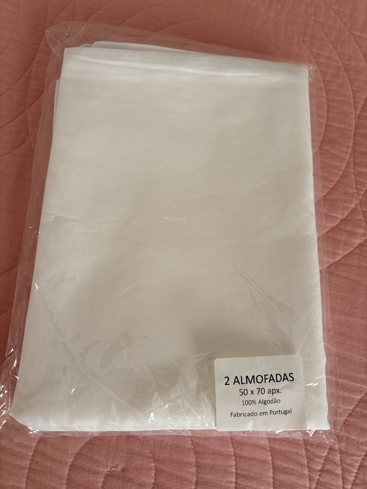 Conjunto de 2 fronhas de almofadas brancas em algodão