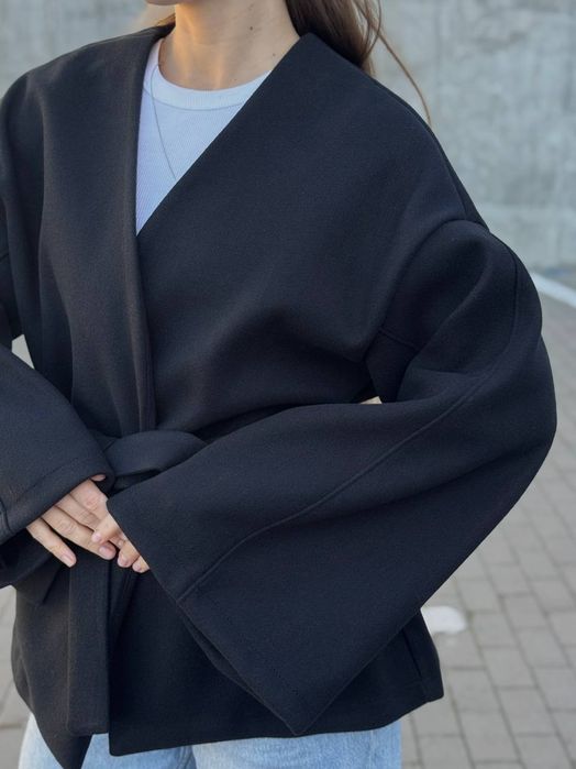 Жіноче коротке пальто