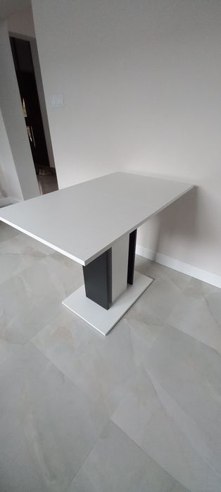 Stół do kuchni, jadalni z możliwością rozłożenia