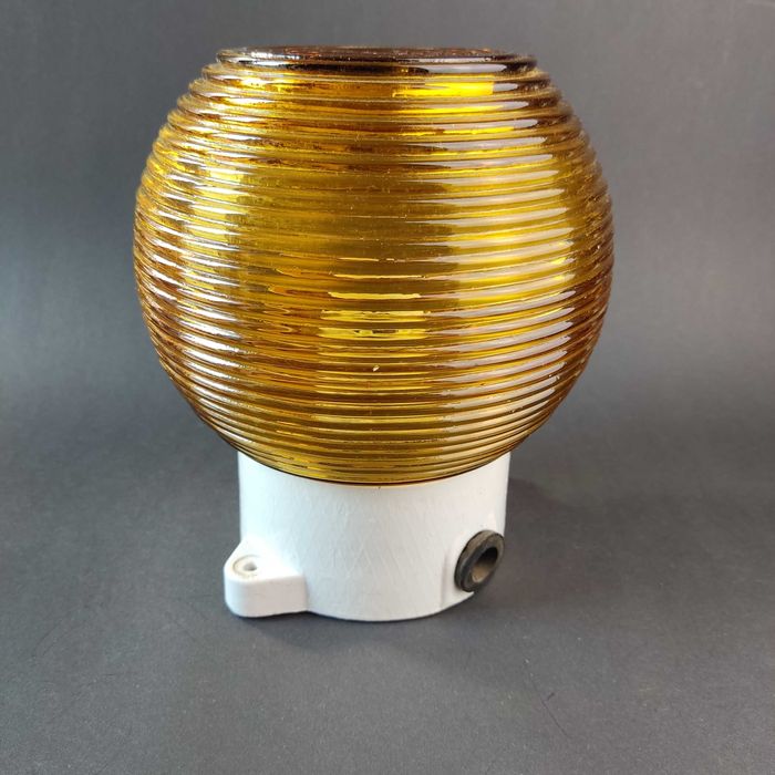 Plafon szklany miodowy na podst. ceramicznej - stan idealny - lata 70