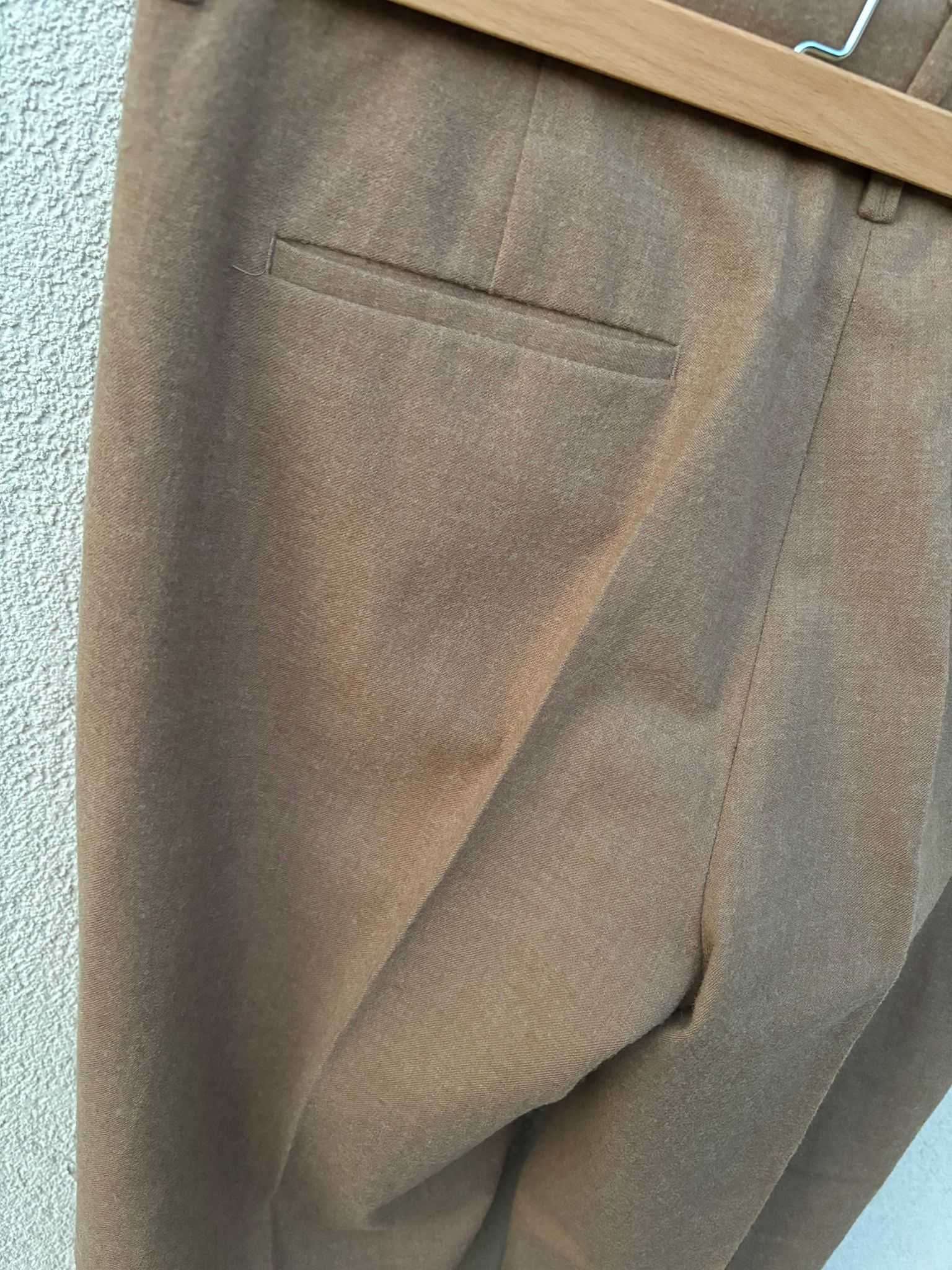 Beżowe/camelowe spodnie marki BRAX w kant, eleganckie