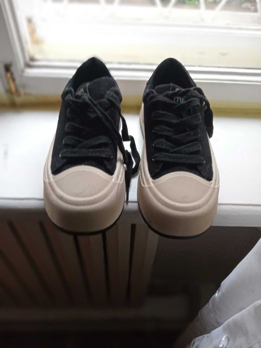 Кроссовки новые неношеные,из посылки, (не подошел размер),37 размер