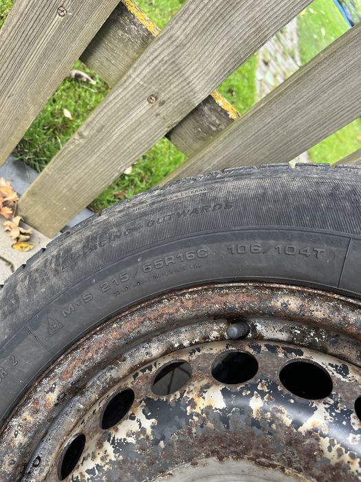 Opony zimowe  215/65 R16C koła Vw T5 goodyear cargo vector