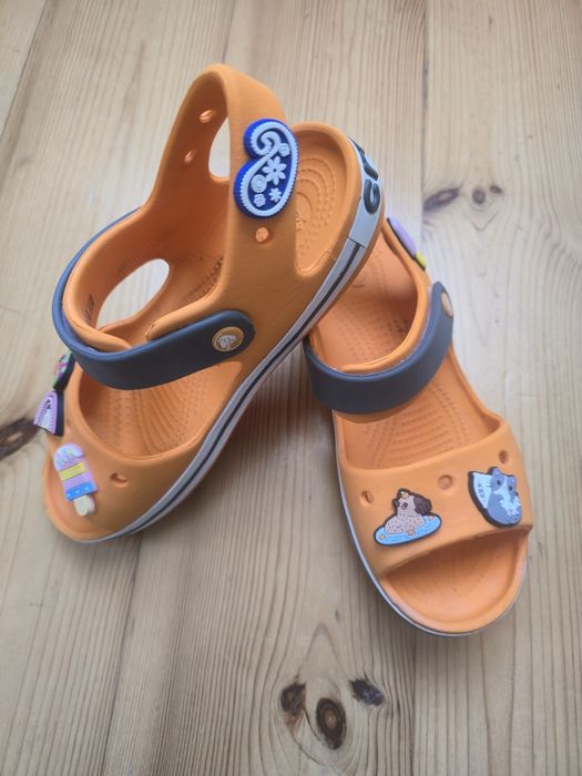 Sandałki Crocs J3