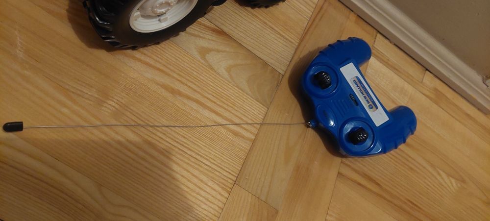 NEW HOLLAND traktor sterowany na pilot