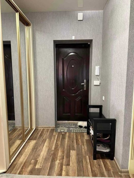 Продам 2 кімнатну великогабаритну квартиру на Кравчука