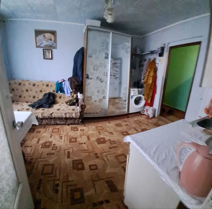 Продам 2 кімнатну квартиру у гуртожитку в Центрі Чугуєва  38 м.кв.