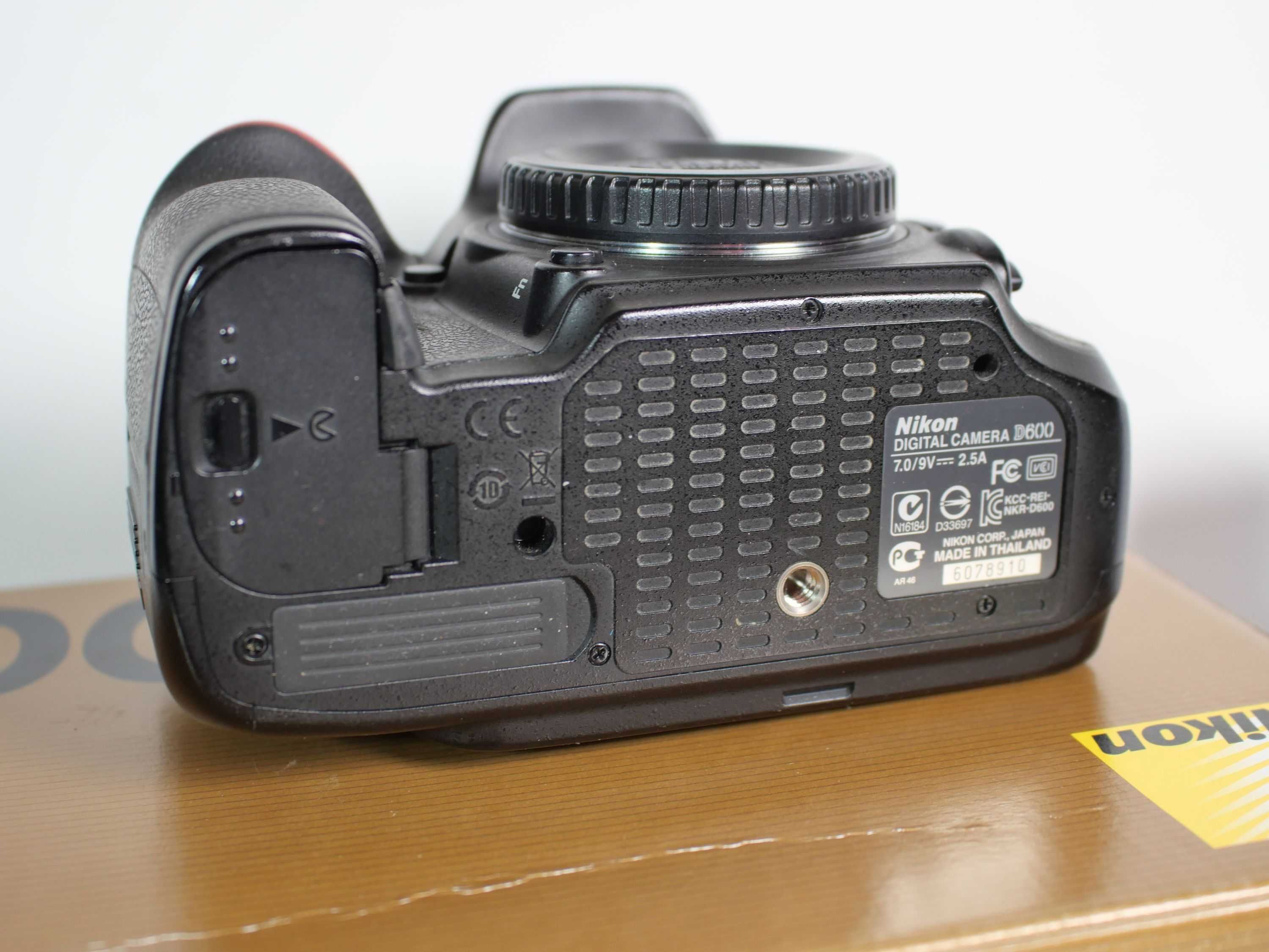 Повнокадрова дзеркалка Nikon D600 24.2 Мп 2 батареї пробіг 86209!