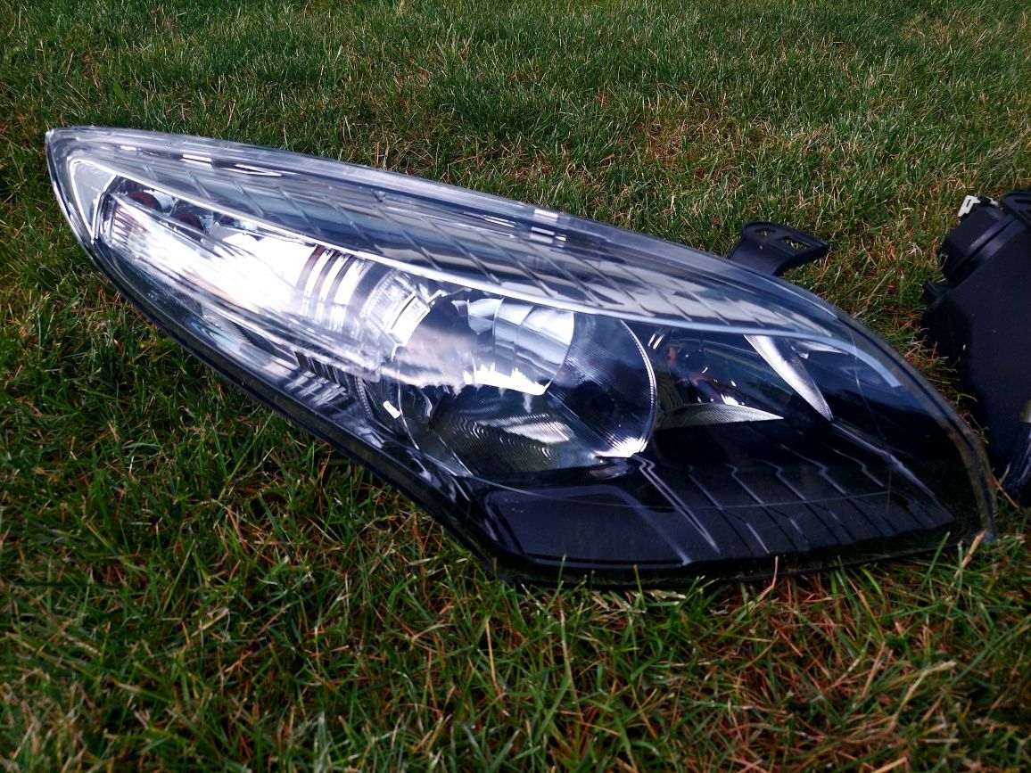 Reflektor lampa przód prawa lewa /europa/ Renault Megane III 3
