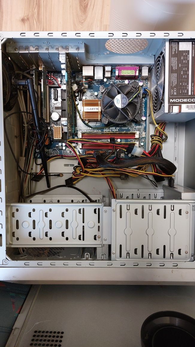 Komputer stacjonarny pc zestaw: mobo, cpu, gpu, ram, buda, dvd, zasila