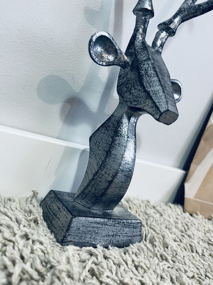 Srebrny jelen metalowy posag figurka z rogami metalowy srebrny