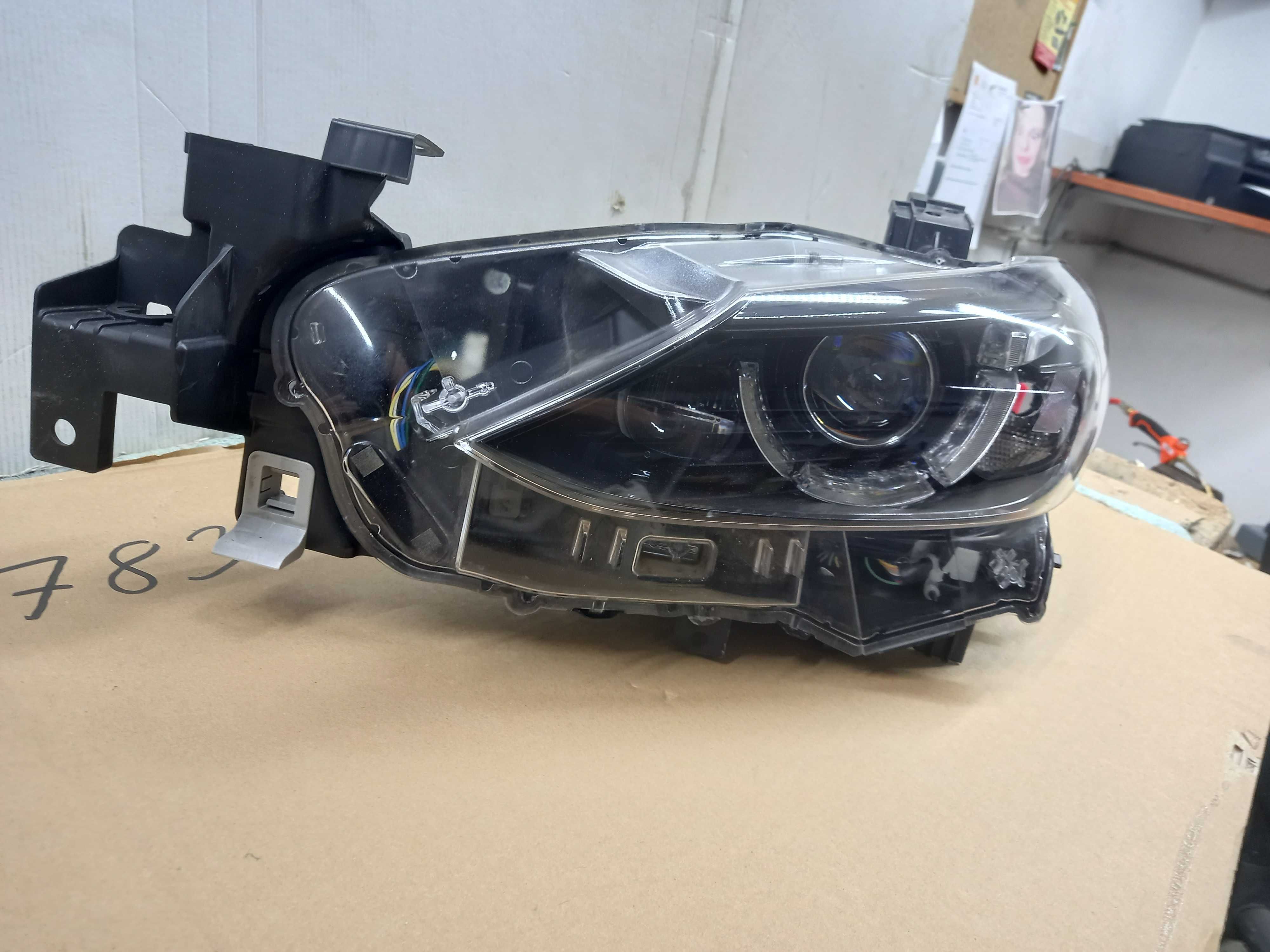 Mazda 6GJ Lift lampa ful LED lewa 2014-