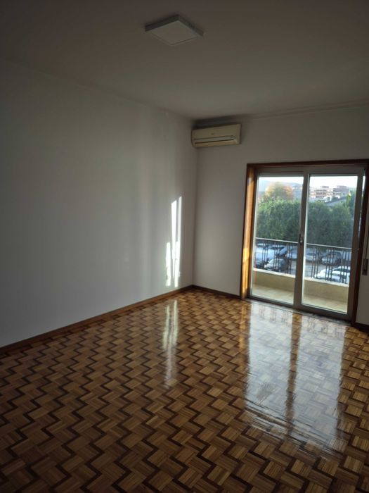 Apart. T 3 com garagem fechada p/ 1 carro junto a BOSCH em braga