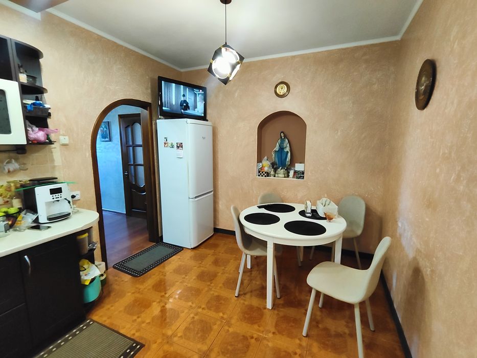 Продається двоповерховий будинок у місті васильків