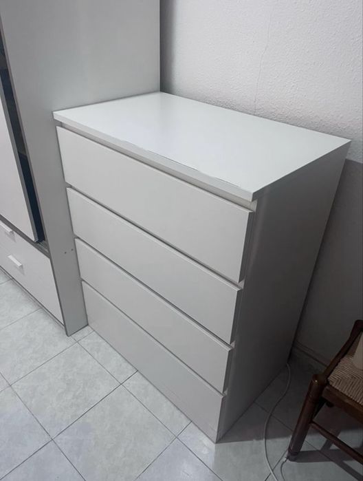 Cómoda 4 gavetas