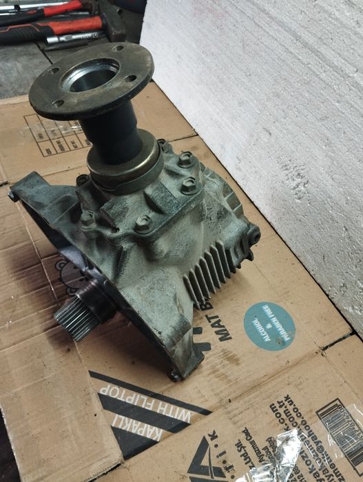 Продам роздатку Nissan x-trail t30 2.0