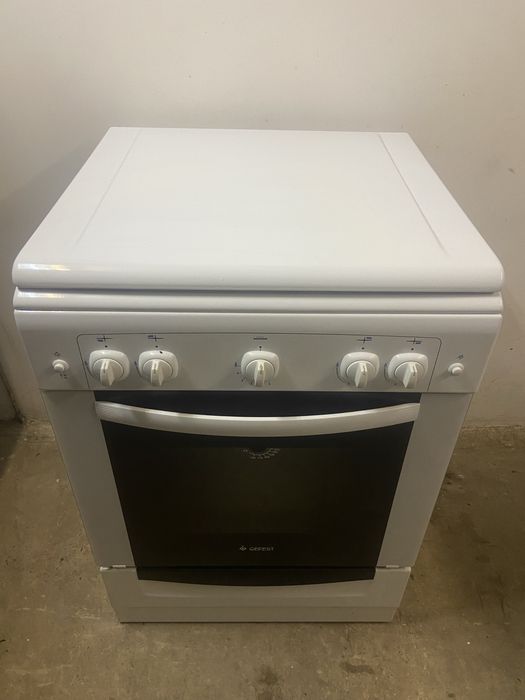 Продам газову плиту Гефест 60см