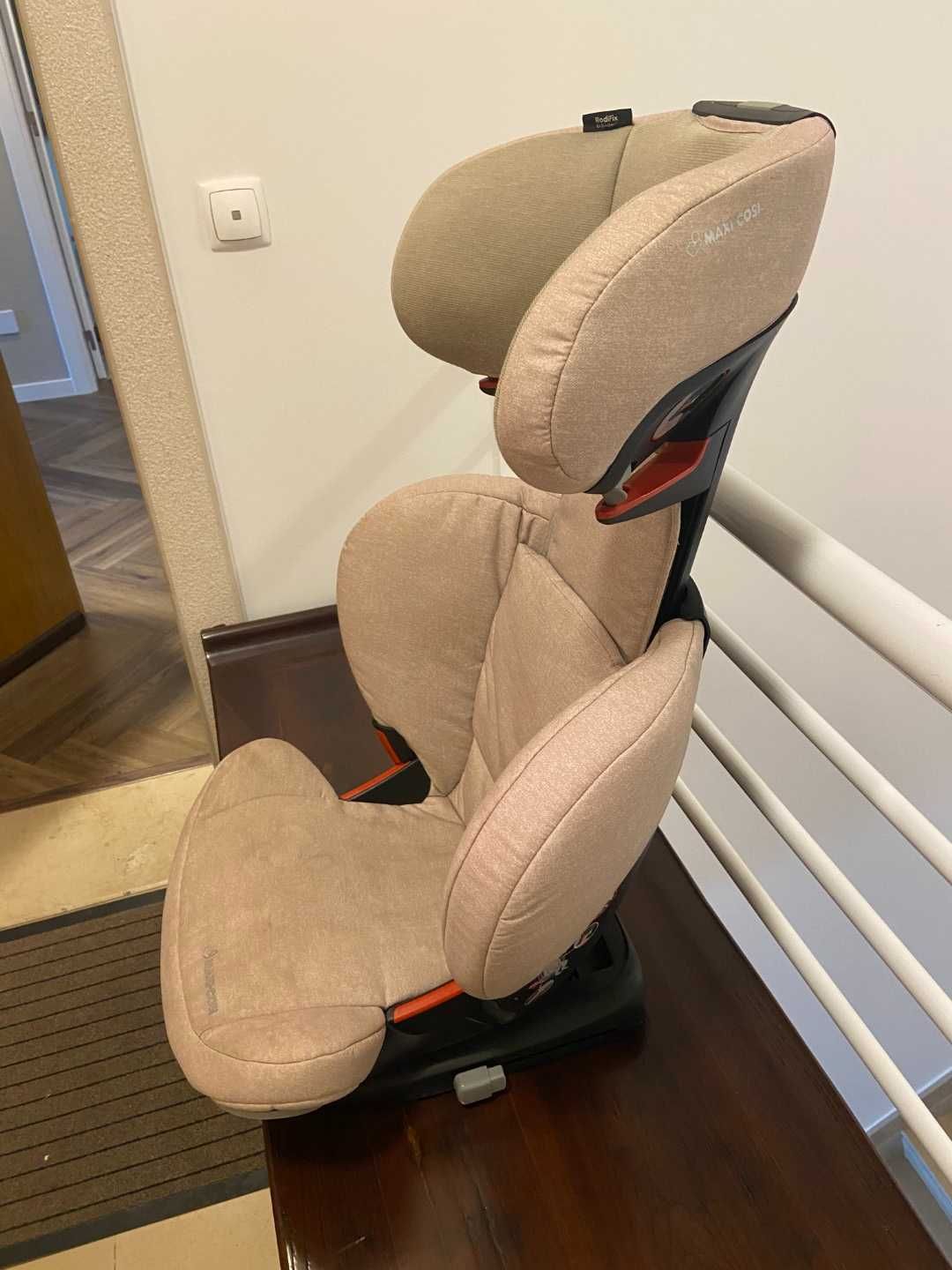 Cadeira auto Maxi Cosi Rodifix com isofix