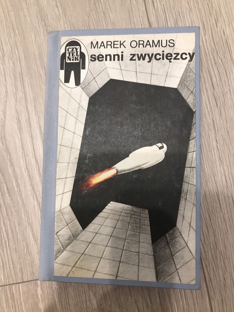 Senni Zwycięzcy - Marek Oramus