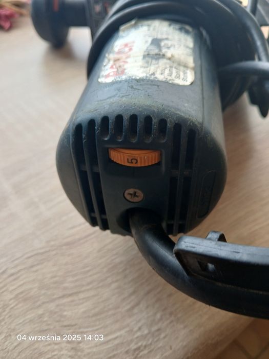 Sprzedam wyrzynarke Bosch GST 2000