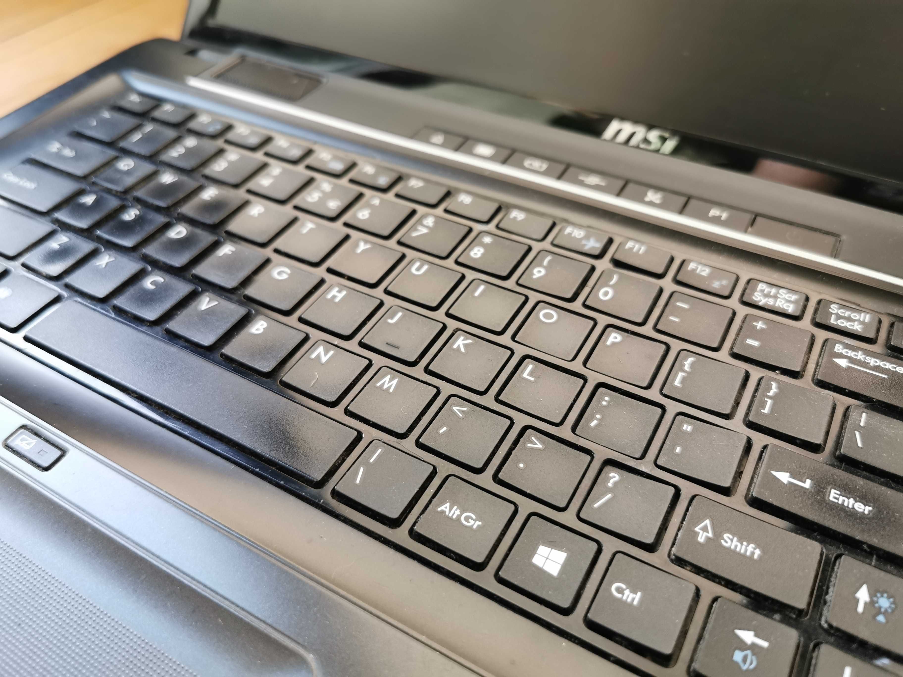 Laptop MSI MS-1758 17 cali procek i7 działa, uruchamia się + zasilacz
