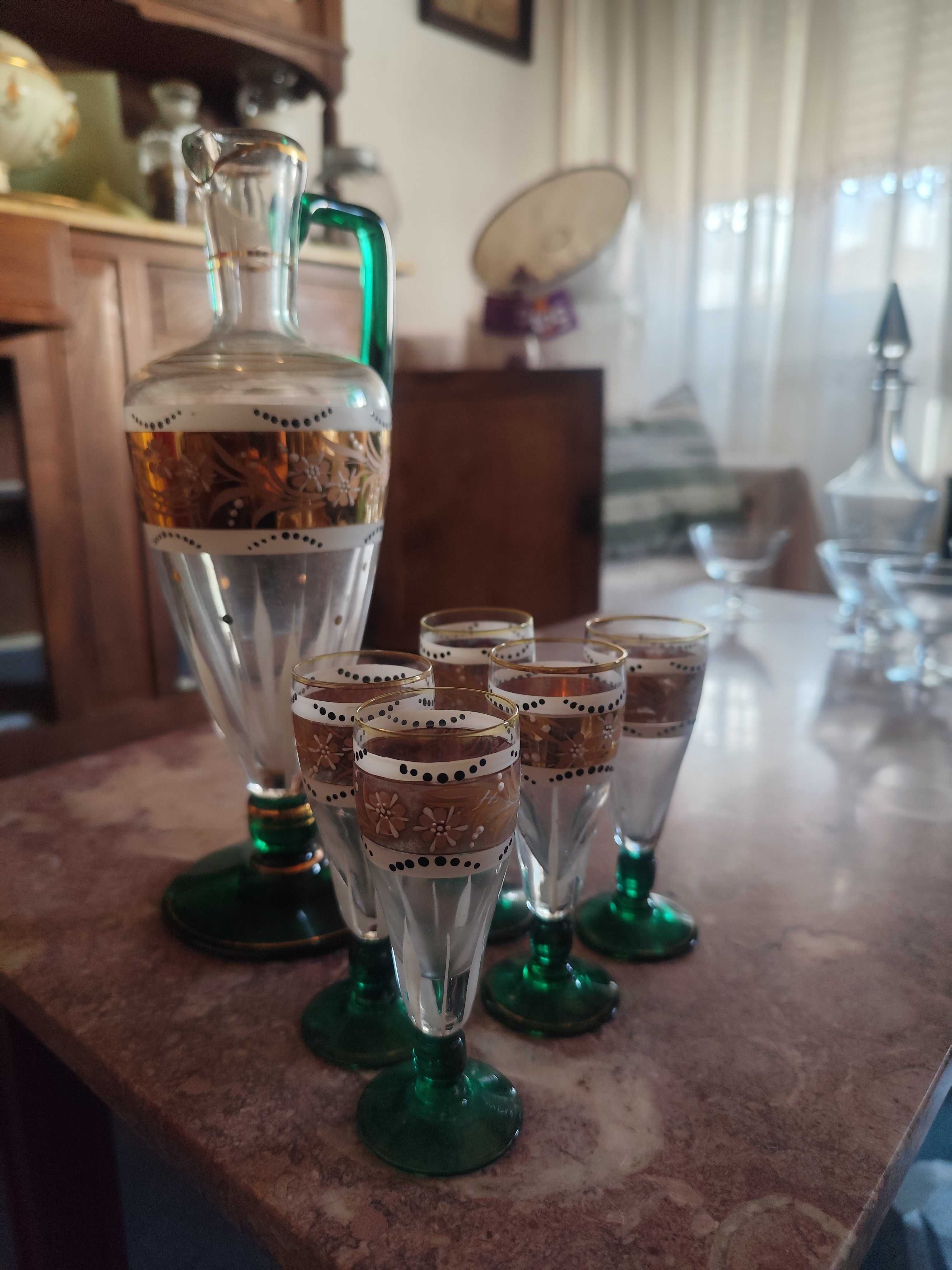 Serviço de licor em vidro