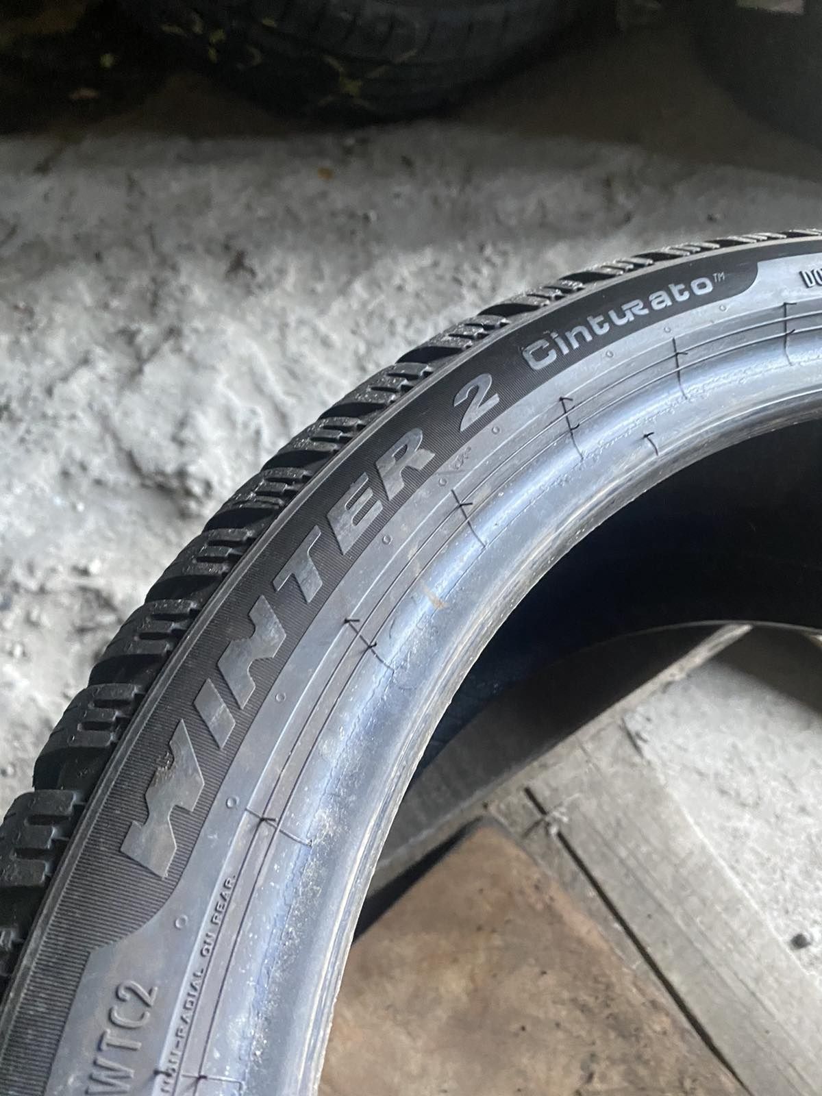 225.40.18 Pirelli 1шт зима БУ склад шины резина из Европы 40 R18