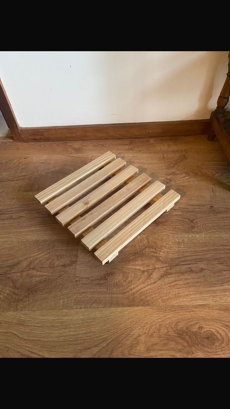Suporte para plantas em madeira com rodas 30x30x6,5 cm