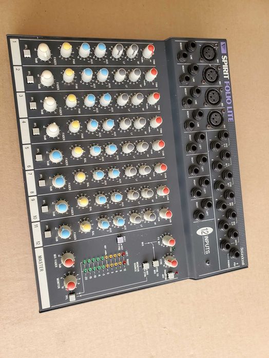 Amplificador de som ALTO MISTRAL, mesa de mistura SPIRIT e colunas SEC