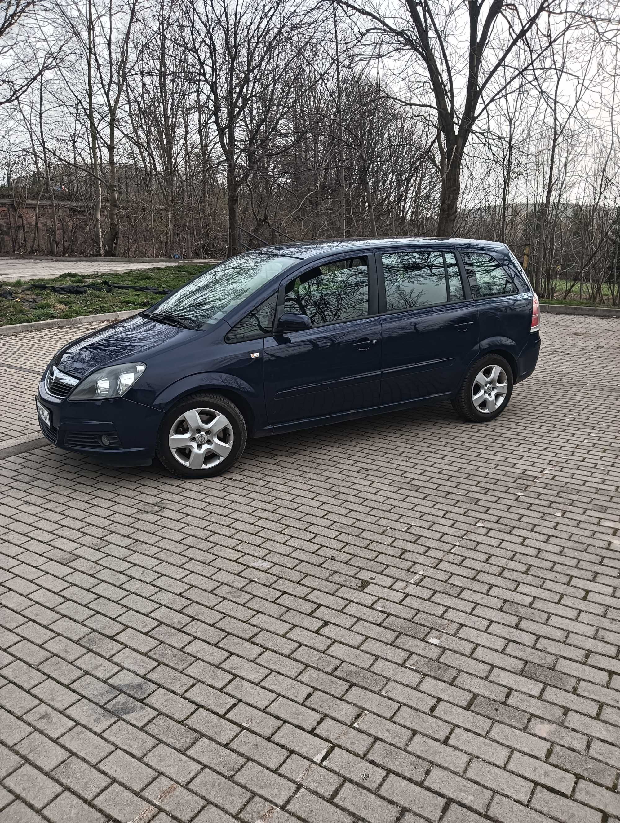 Opel Zafira 1.9 100 km 7 os