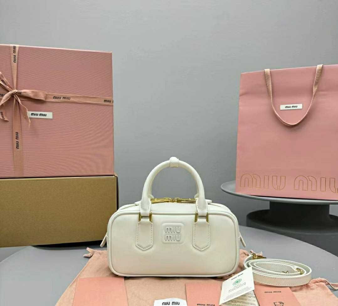 MiuMiu Biała Torebka Wieczorowa Z Kryształkami Lux Klasyk
