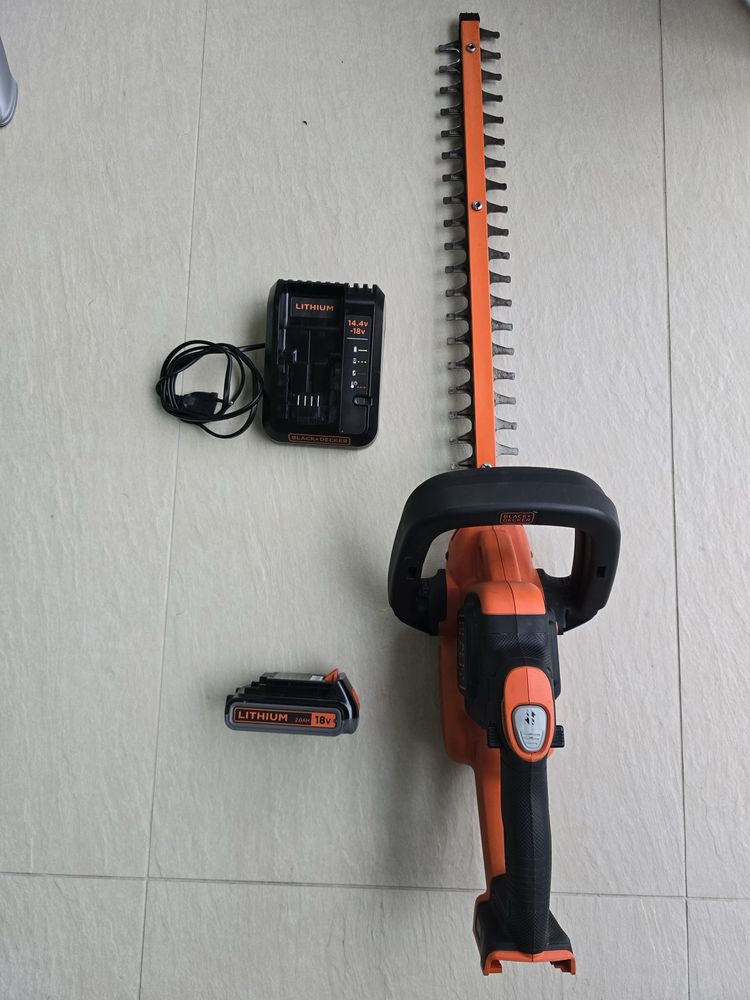 nożyce do żywopłotu black+decker z ladowarką i baterią