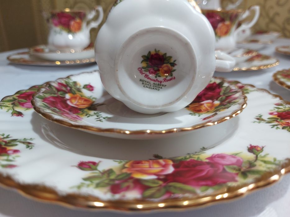 Serwis do kawy na 6 osob porcelana angielki Royal Albert czerwona róż