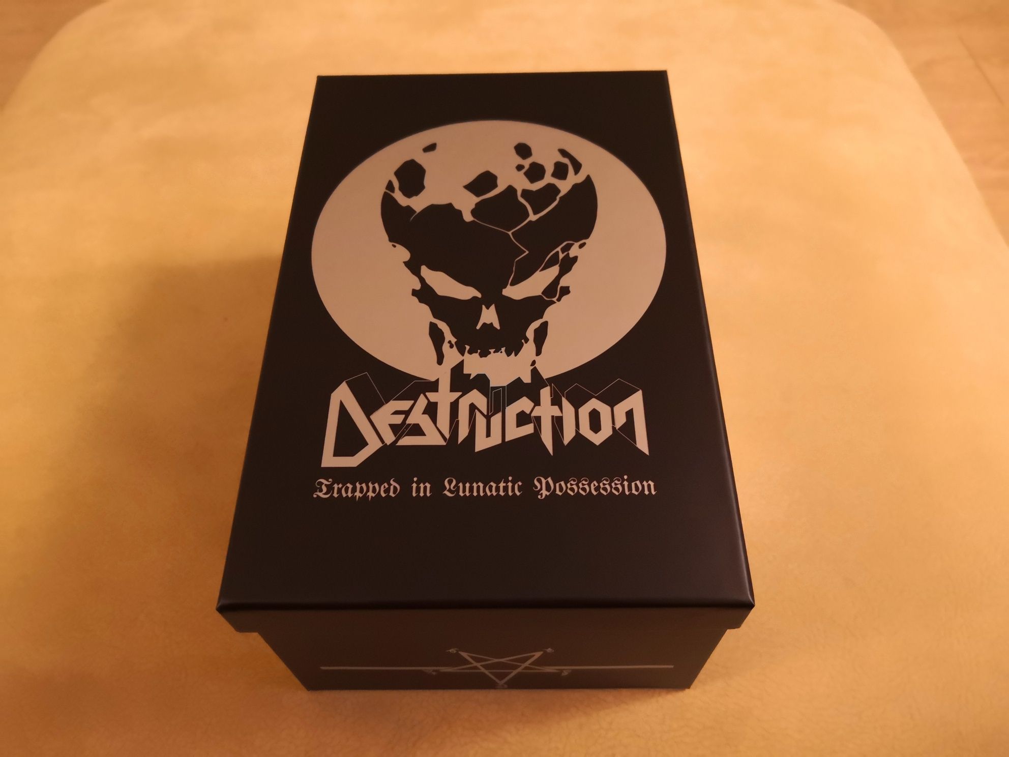 Kasety Destruction Trapped in Lunatic Possession box