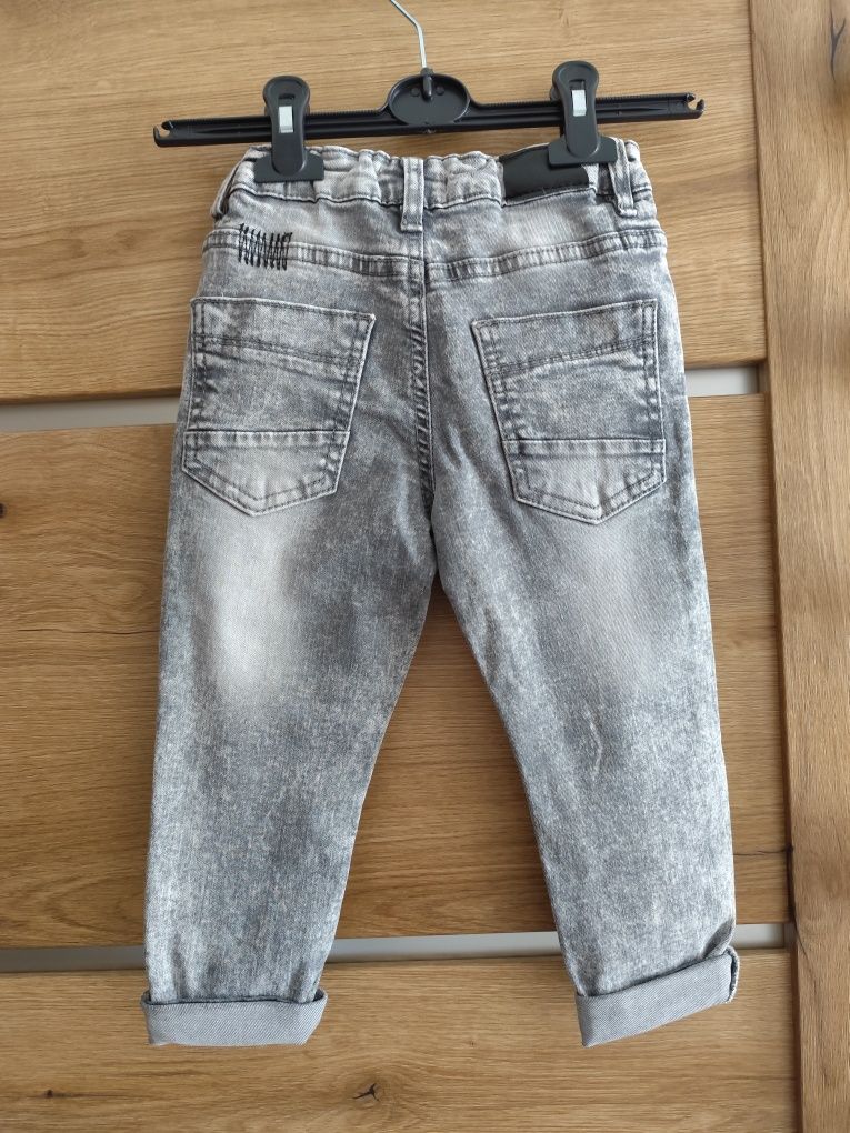 Spodnie jeansy rurki dekatyzowane Reserved 104