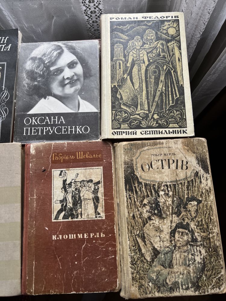 Книжки українських та зарубіжних письменників