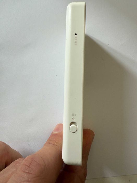 Аудіо плеєр iRiver E100 (4 GB) — MP3/відео-плеєр, FM-радіо, microSD