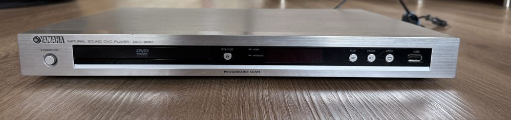 DVD Yamaha Modelo S-661 com comando