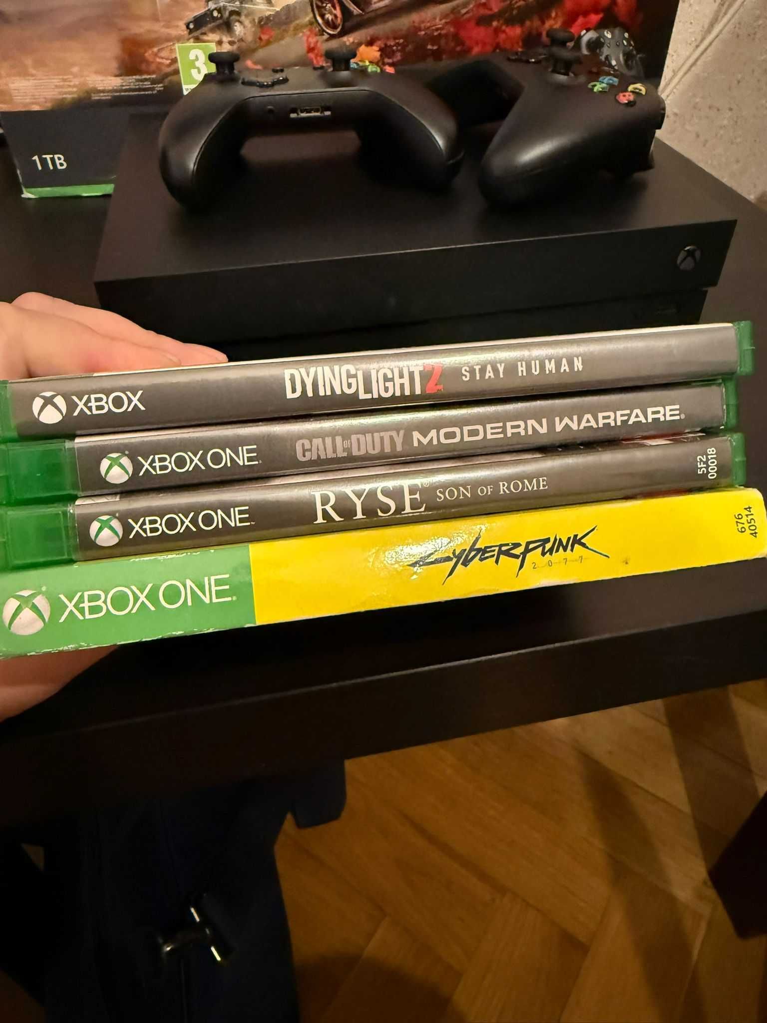 Xbox One X 1TB + 2 pady + 4 gry + HDMI