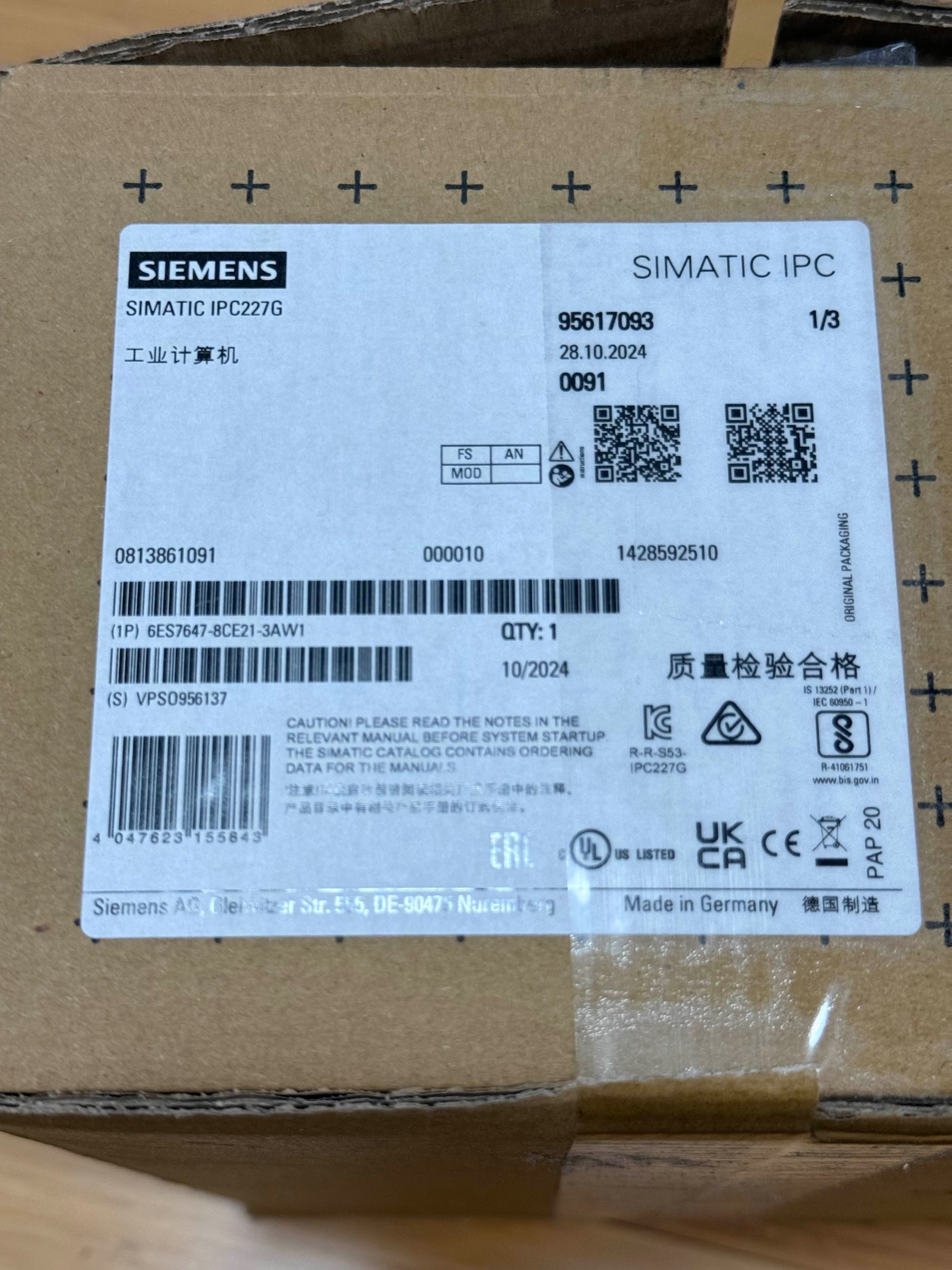 Komputer Siemens Simatic IPC227G Industrial Edge 6ES7647-8CE21-3AW1