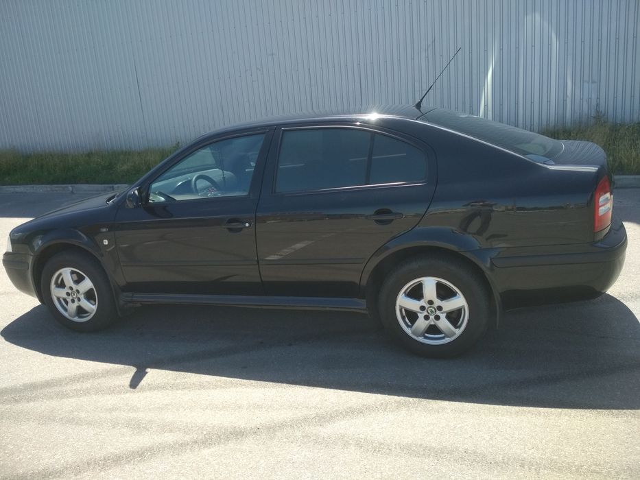 Продам автомобиль школа октавия тур