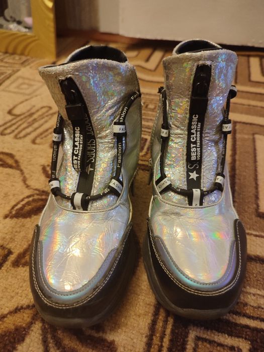 Дитяче взуття в гарному стані