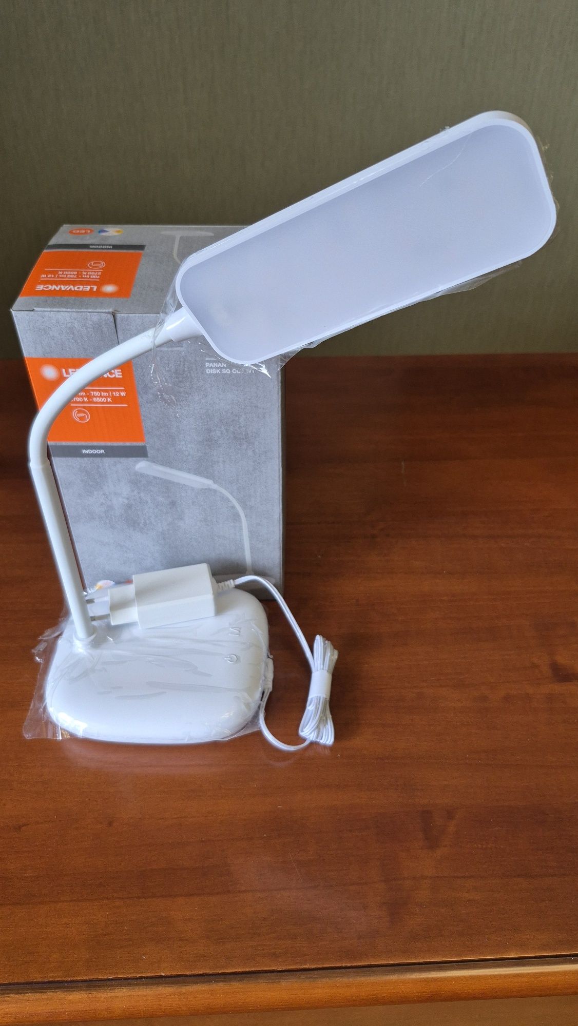 Настольная лампа Ledvance 12 Вт белый PANAN DISK SQ 12W WT. New.