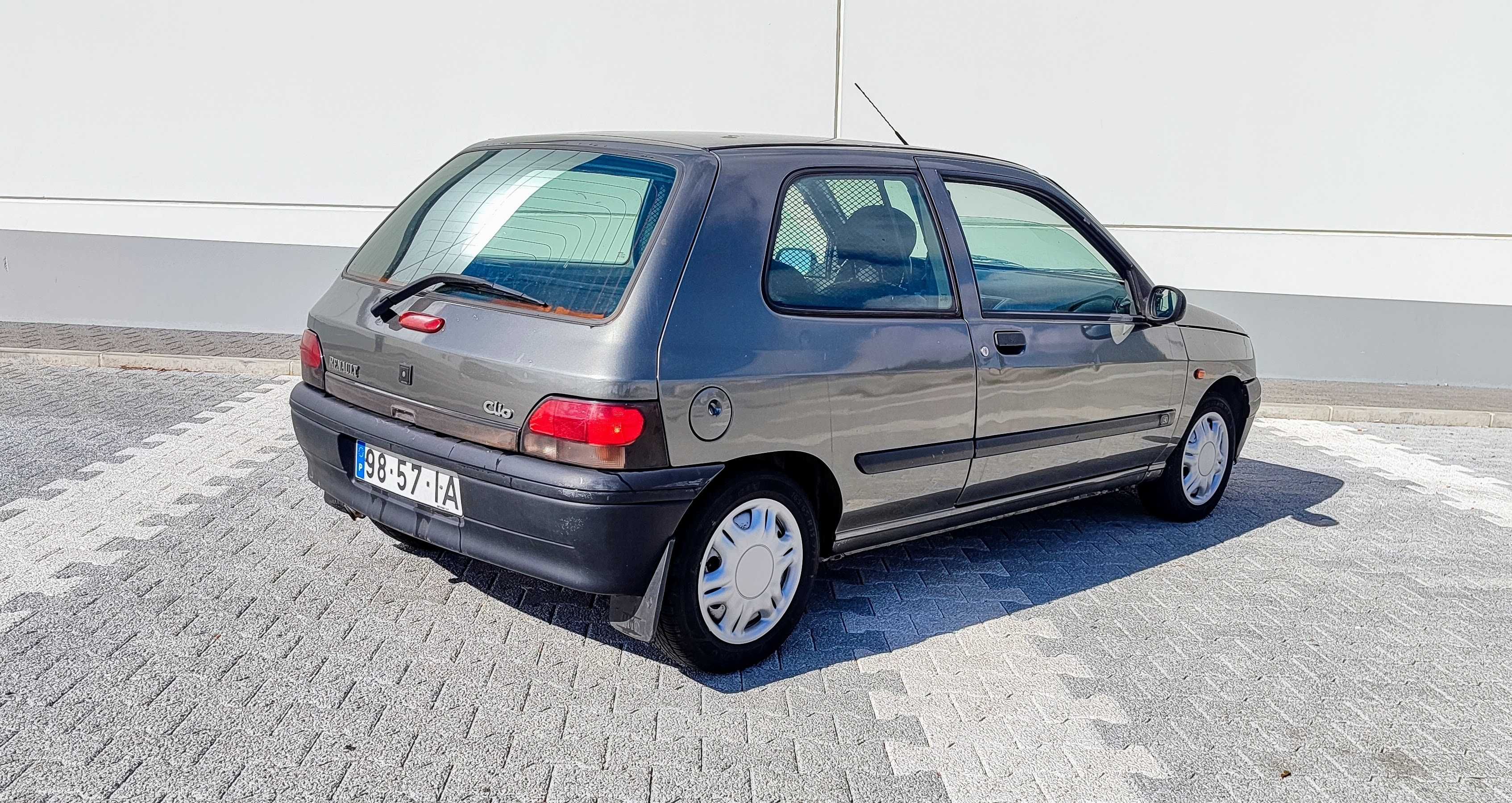 Renault Clio 1.9D - Direcção Assistida