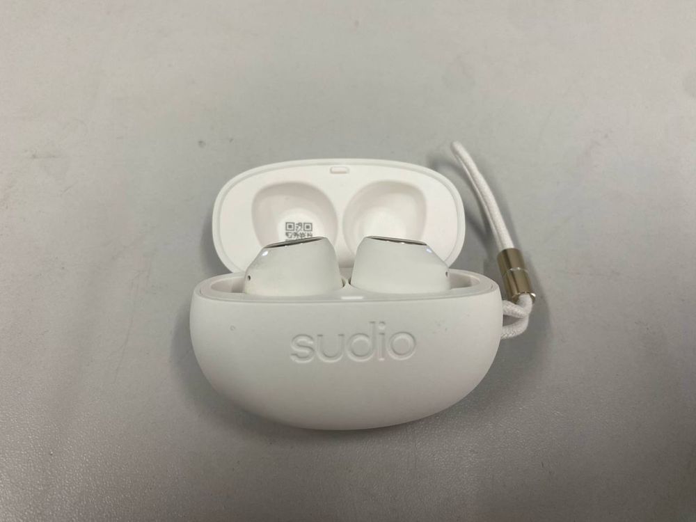Навушники Sudio T2 Не бачить блютуз