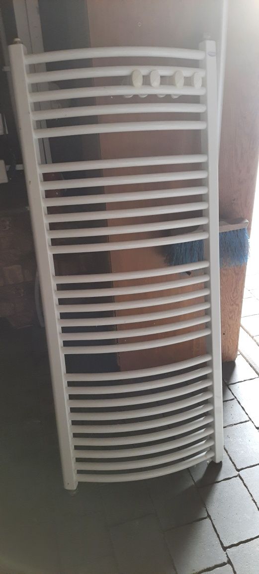 Sprzedam grzejnik  szafką wiszącą ze zlewem