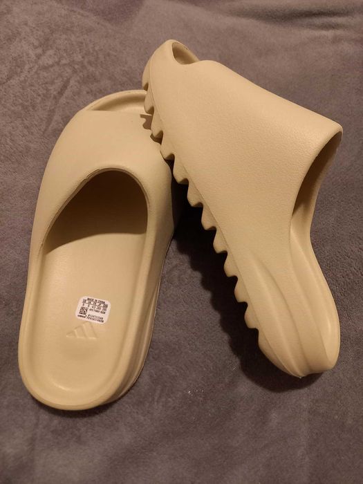 Klapki YEEZY slide BONE