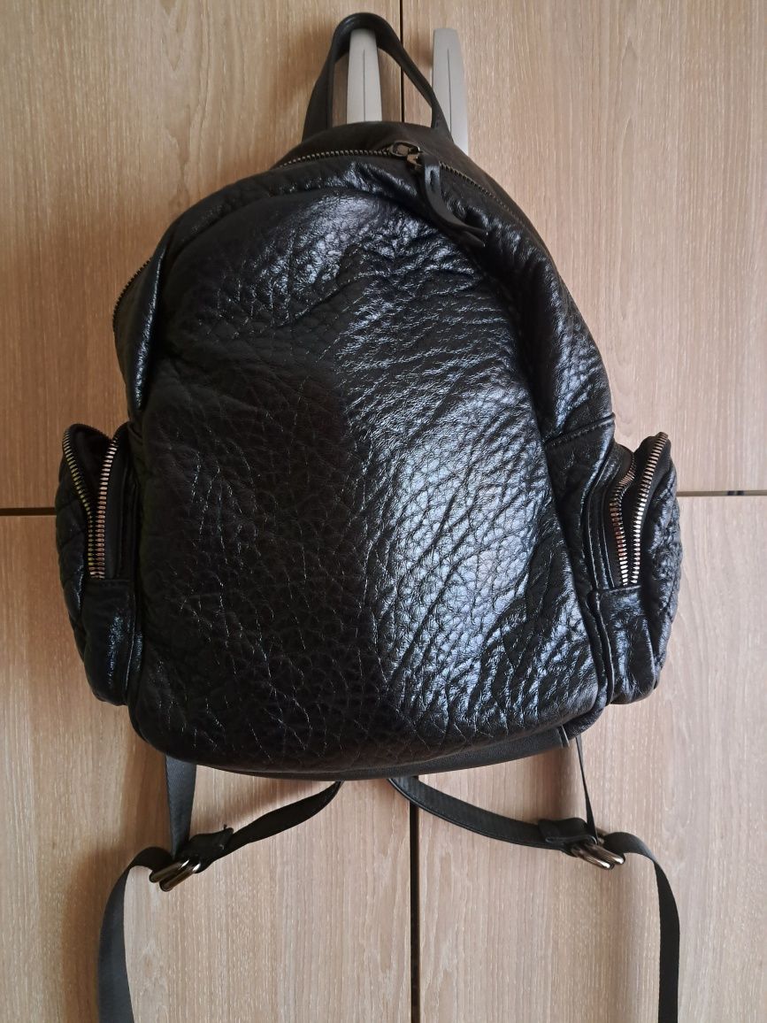 Mochila preta nova
